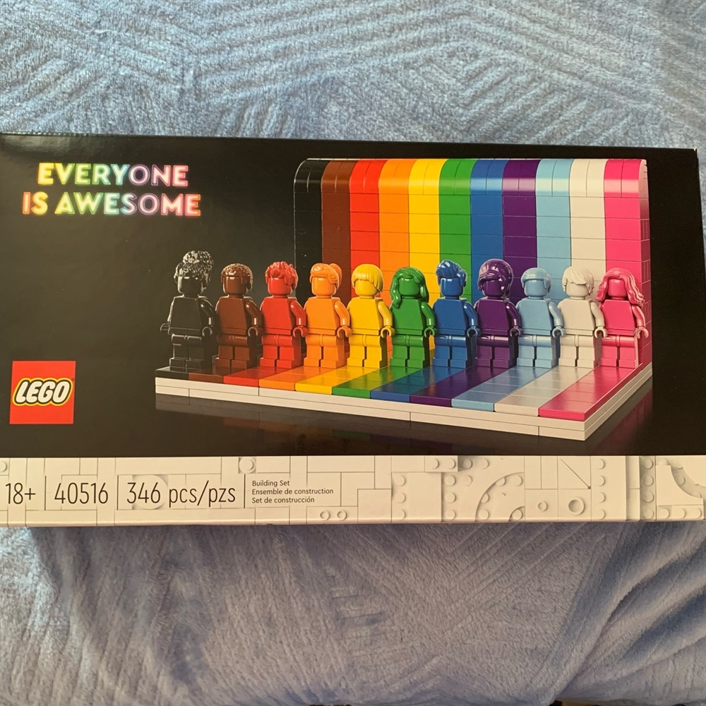 Lego Everyone is Awesome Set - Sealed in Box